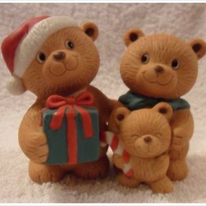 Avon Holiday Hugs 1990 Porcelain Christmas Bears